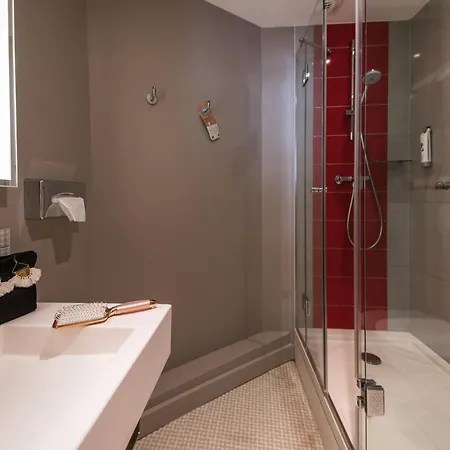 里尔中心大广场宜必思尚品酒店 酒店 里尔