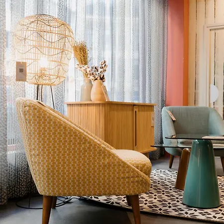 里尔中心大广场宜必思尚品酒店