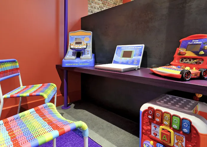 里尔中心大广场宜必思尚品酒店 3* 里尔