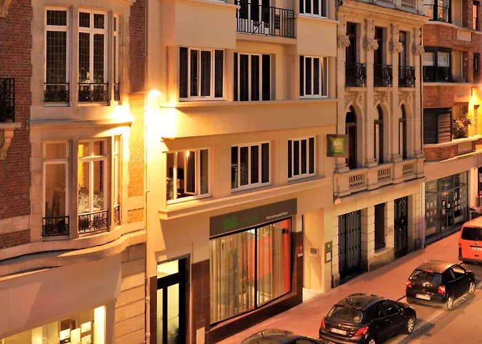 里尔中心大广场宜必思尚品酒店 3* 里尔