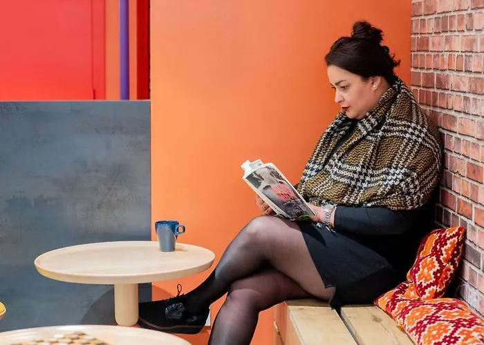 里尔中心大广场宜必思尚品酒店