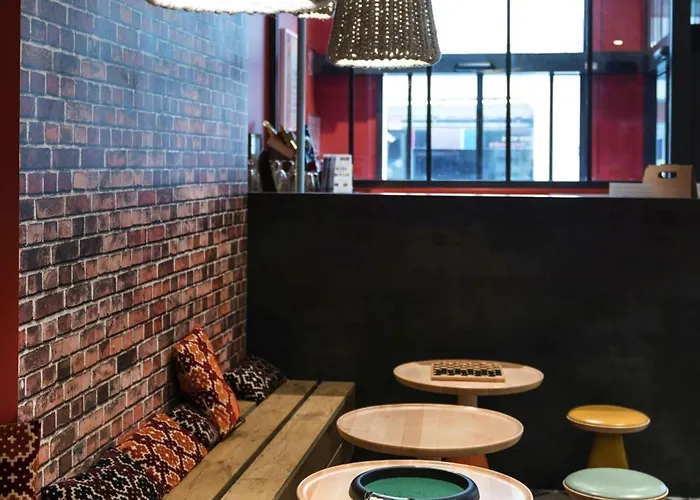 里尔中心大广场宜必思尚品酒店 3* 里尔